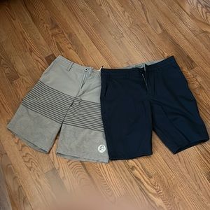 Lot of surf brand shorts.  Men’s 31